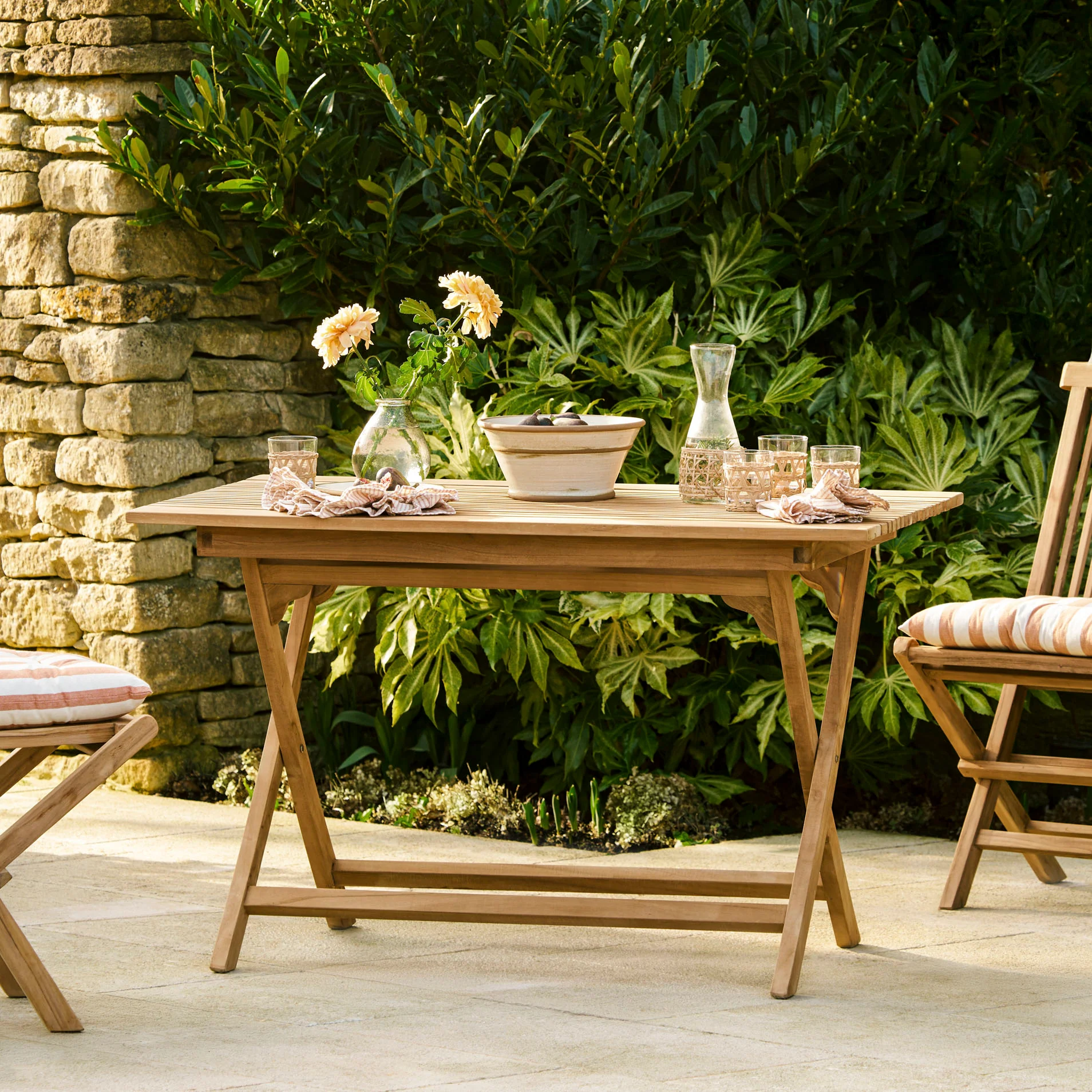 Dining Tables & Sets
